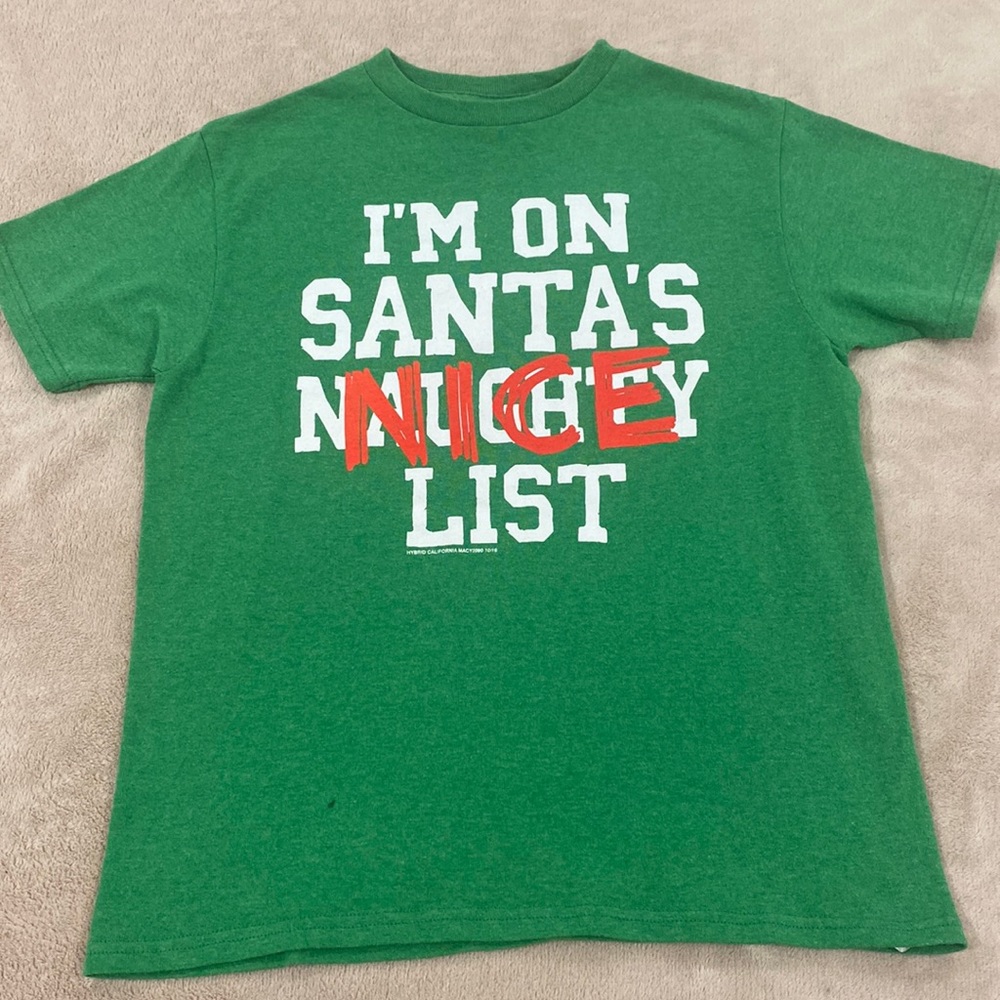 🎅🏻DELTA PRO WEIGHT “I’M ON SANTA’S NAUGHTY/NICE LIST” BOYS TEE. SIZE S